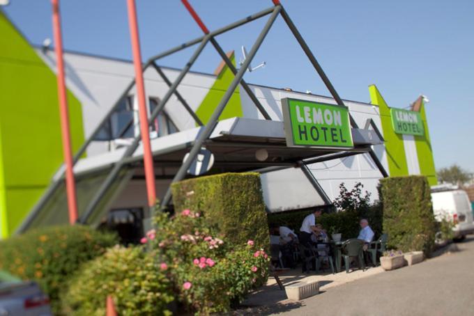Lemon Hotel Dreux Chartres Экстерьер фото